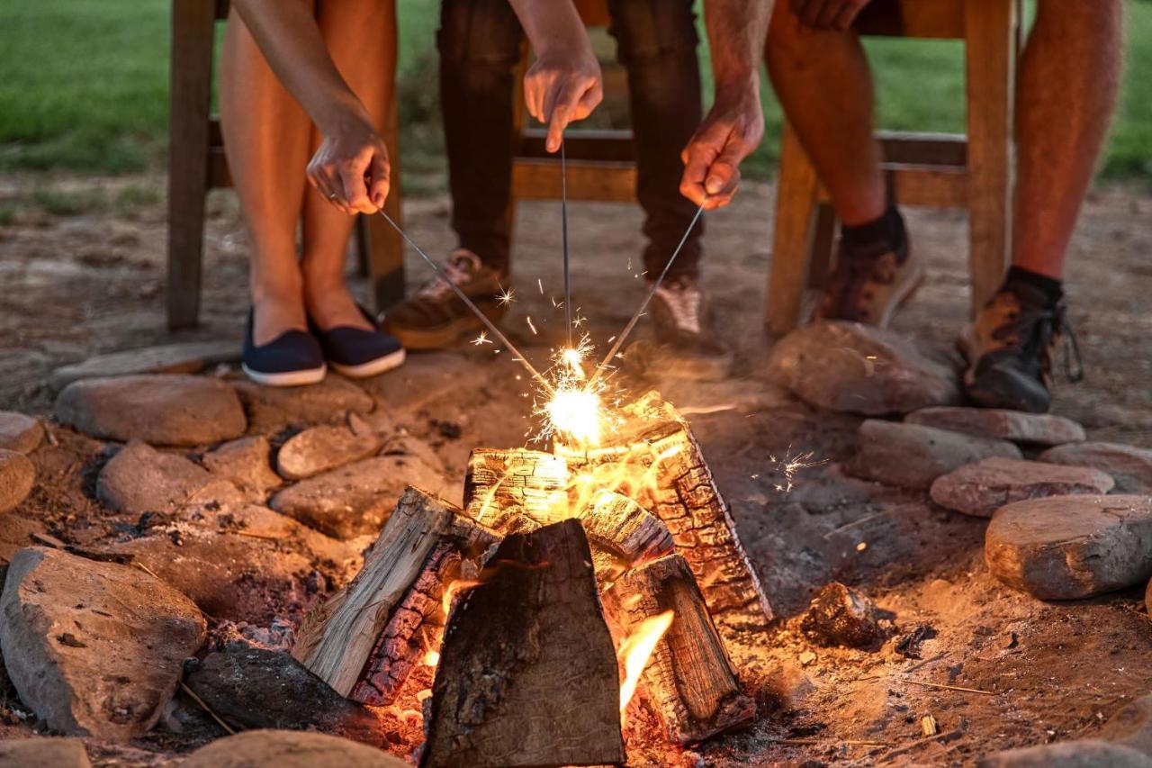 Horsley Hale Farm Glamping Hotel Ely Ngoại thất bức ảnh