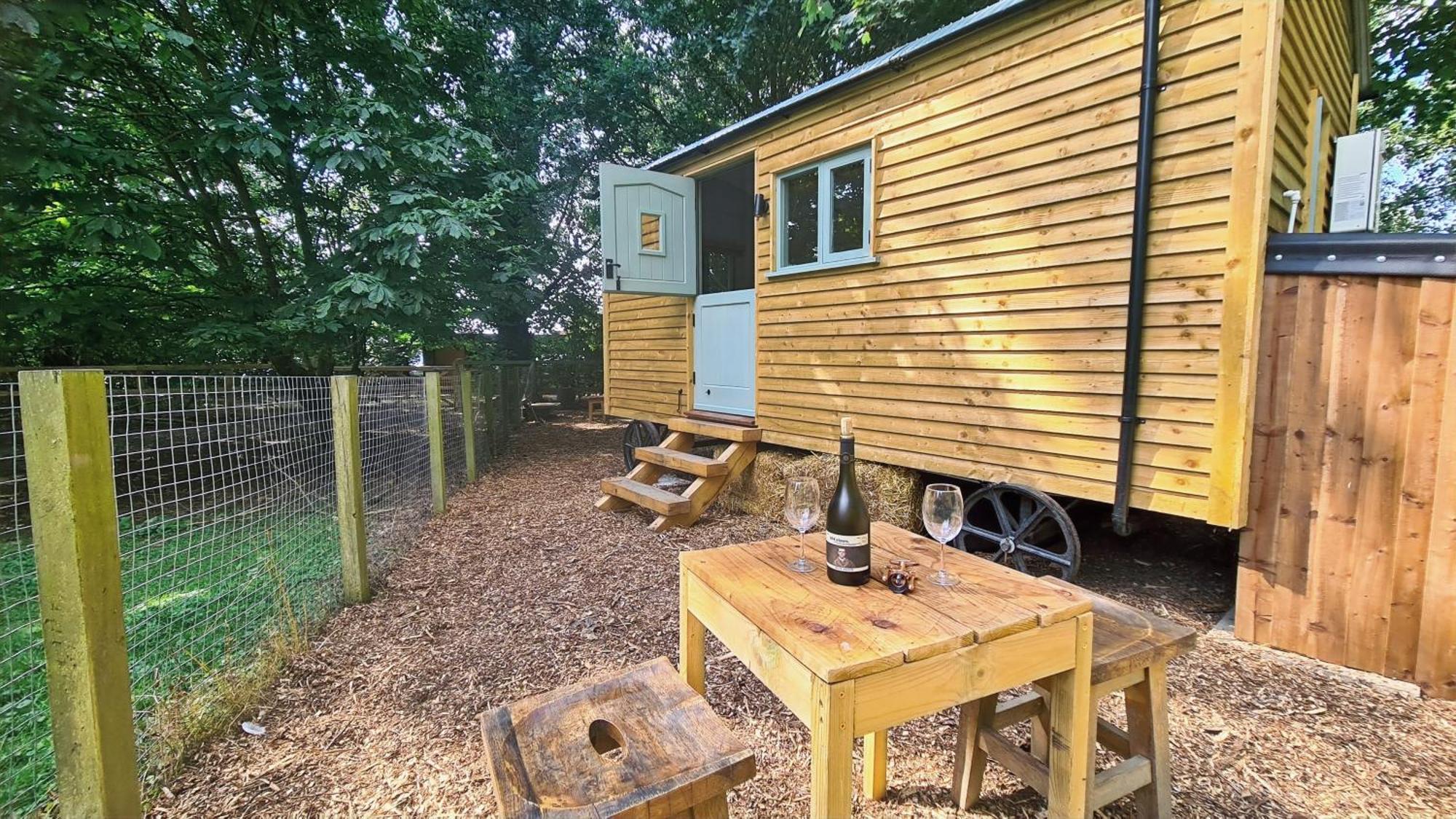 Horsley Hale Farm Glamping Hotel Ely Ngoại thất bức ảnh