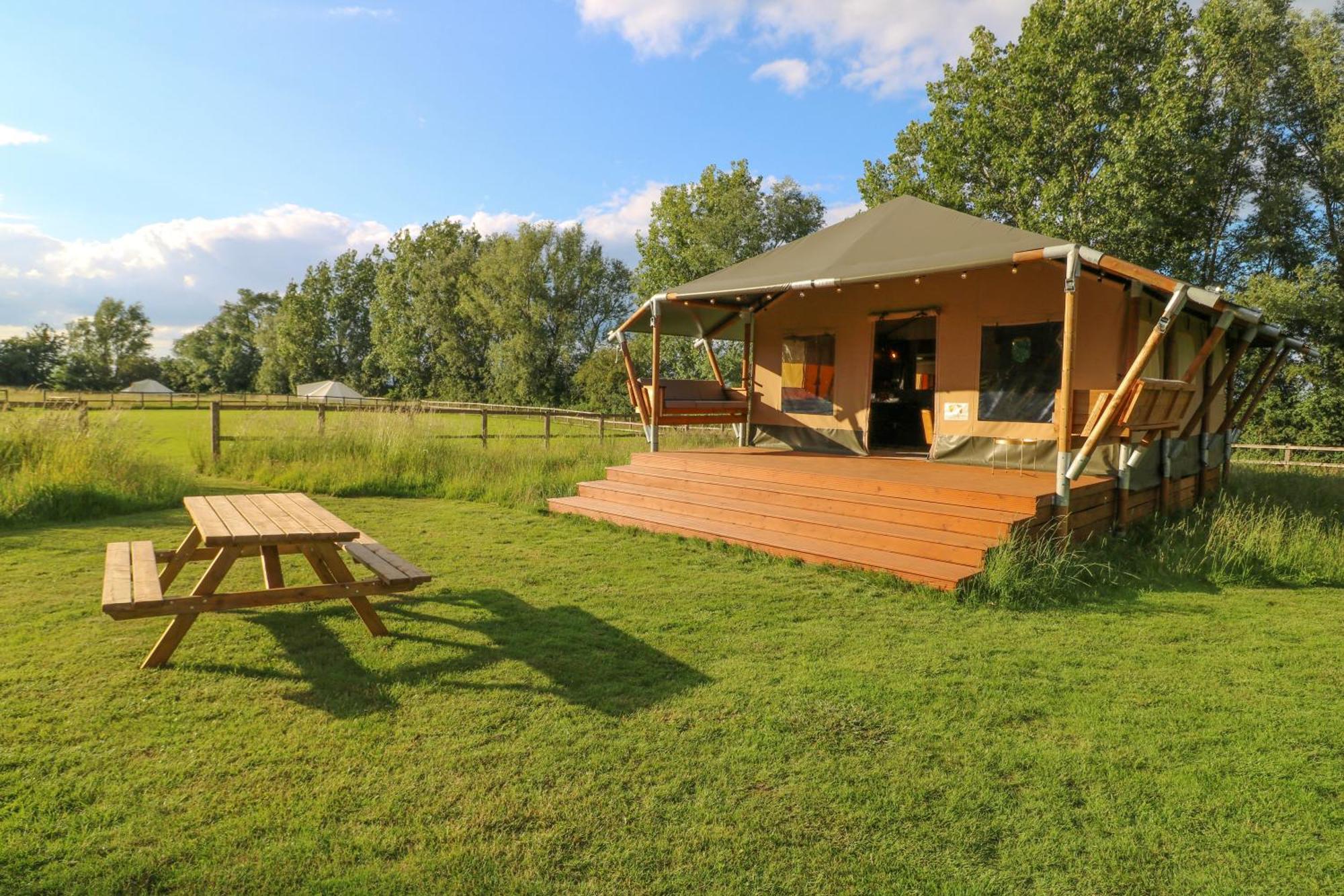 Horsley Hale Farm Glamping Hotel Ely Phòng bức ảnh